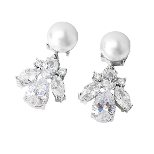 Delicate copper material cubic zircon pearl diamond earrings