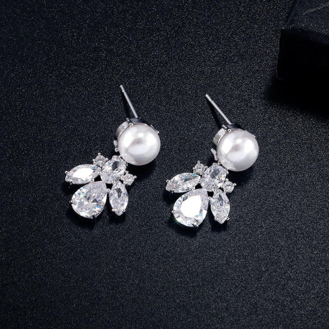 Delicate copper material cubic zircon pearl diamond earrings