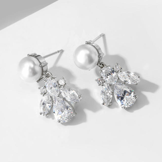 Delicate copper material cubic zircon pearl diamond earrings