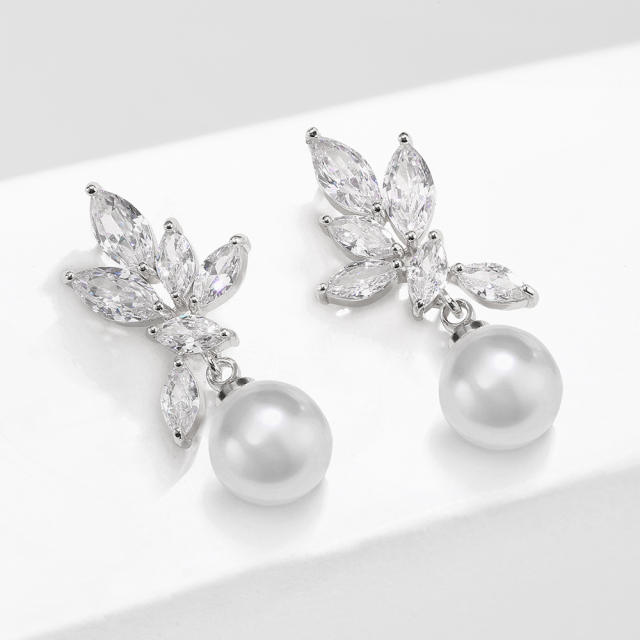 Elegant cubic zircon pearl diamond earrings