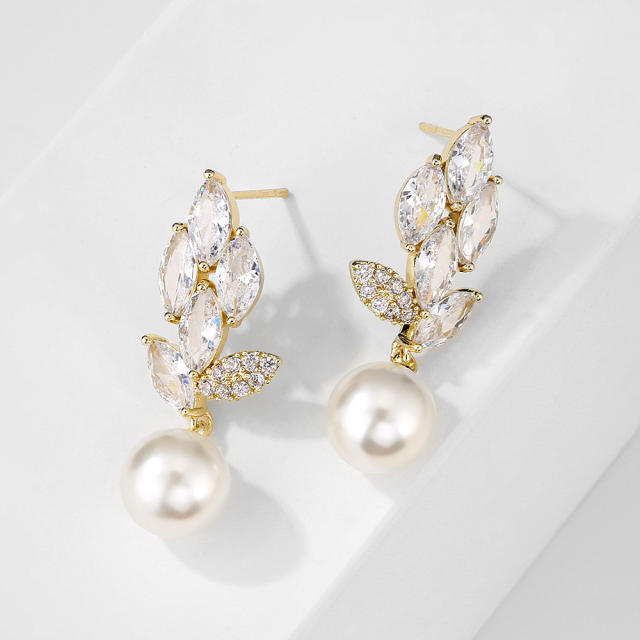 Eleagnt pearl drop cubic zircon earrings