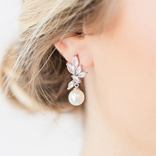 Elegant cubic zircon pearl diamond earrings