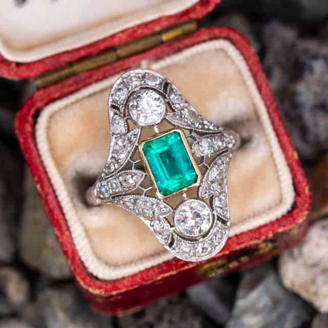 Vintage hollow design emerald statement rings