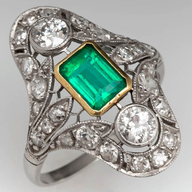 Vintage hollow design emerald statement rings