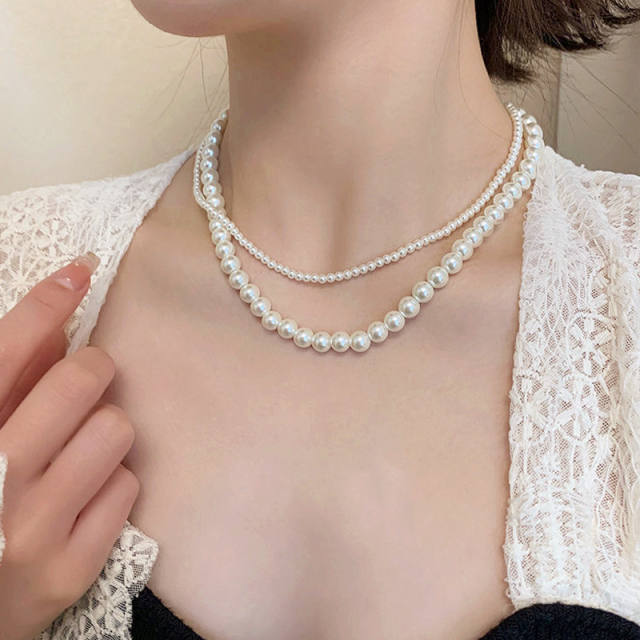 Classic pearl necklace