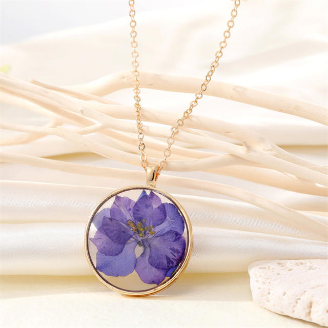 Vintage round shape dry flower clear pendant necklace