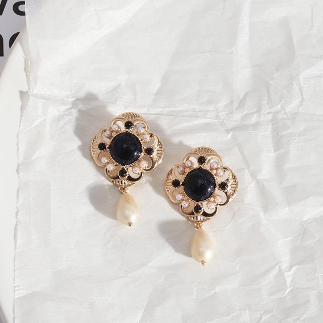 Vintage palace trend pearl drop earrings