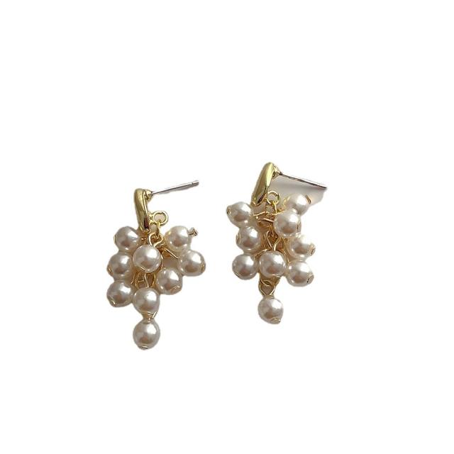 Korean fashion pearl earrings