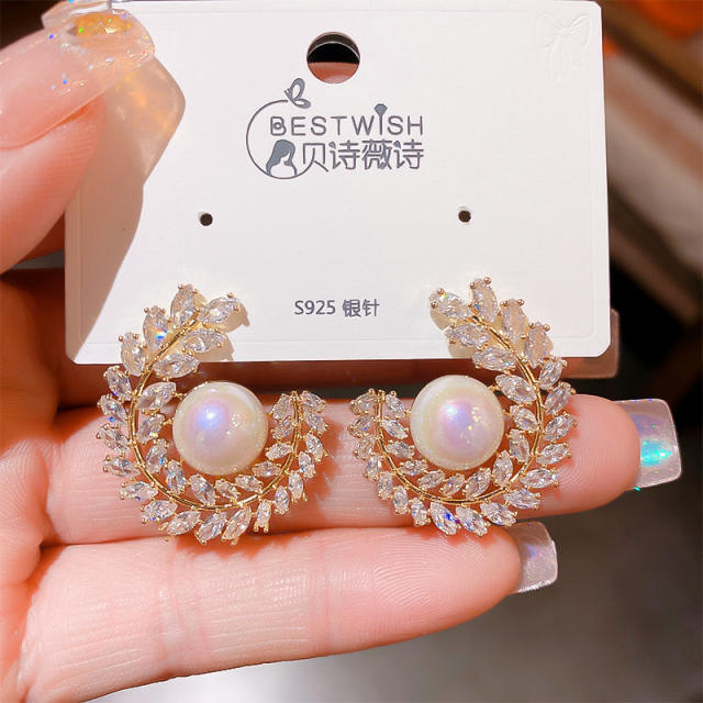 Delicate cubic zircon pearl earrings