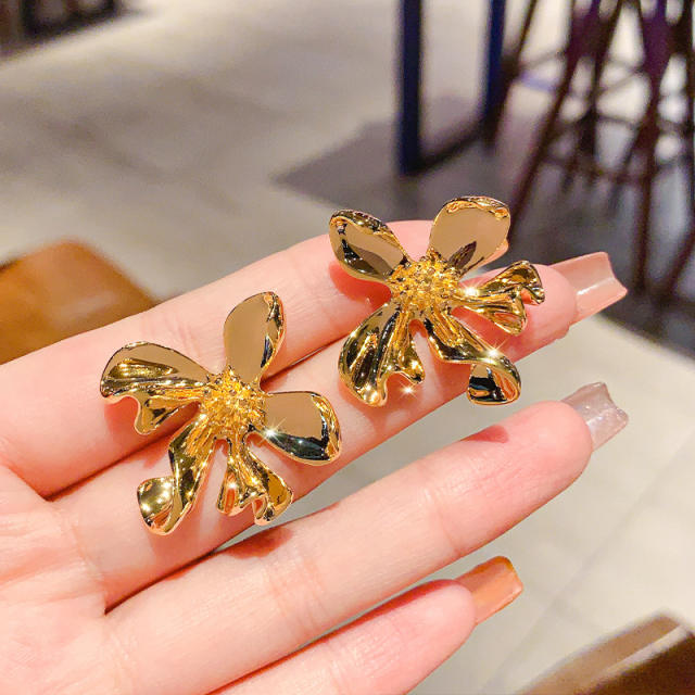 Elegant gold color metal flower studs earrings
