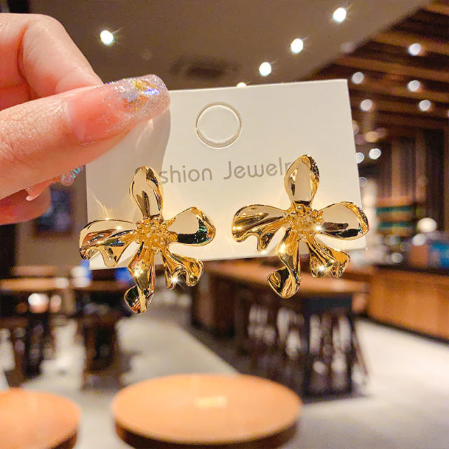 Elegant gold color metal flower studs earrings