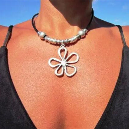 Vintage silver hollow metal flower PU leather necklace