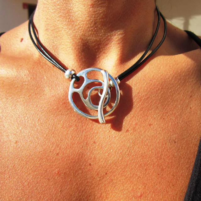 Boho vintage alloy round piece choker necklace