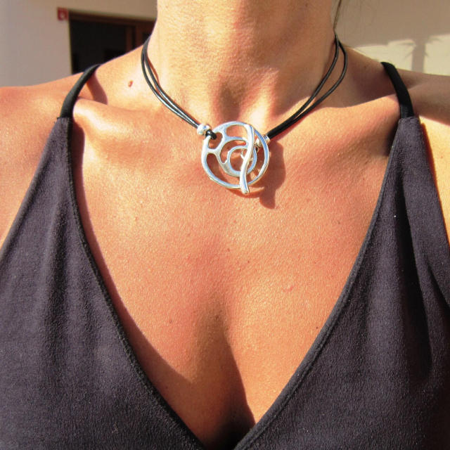 Boho vintage alloy round piece choker necklace