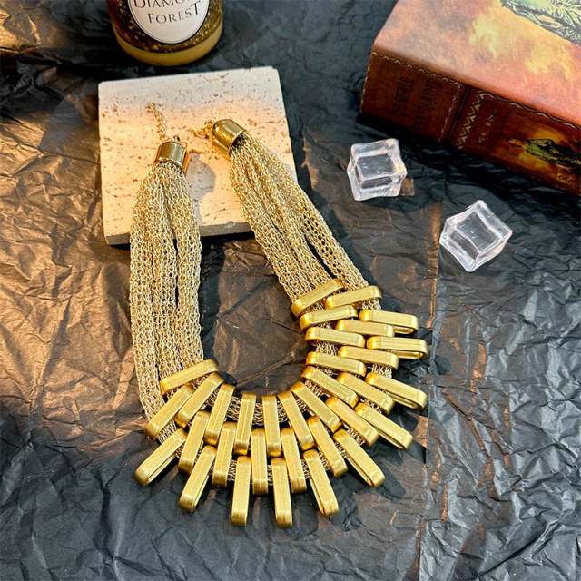 Vintage chunky geometric necklace