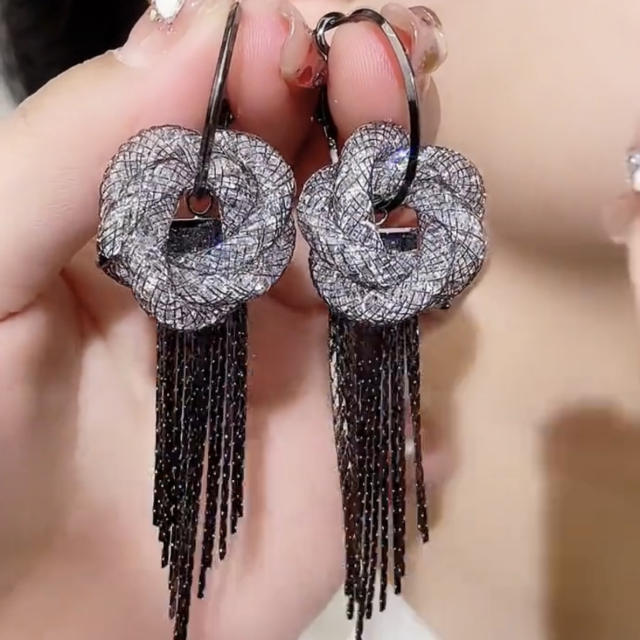 925 needle elegant black color chain tassel earrings