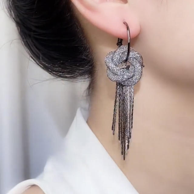 925 needle elegant black color chain tassel earrings