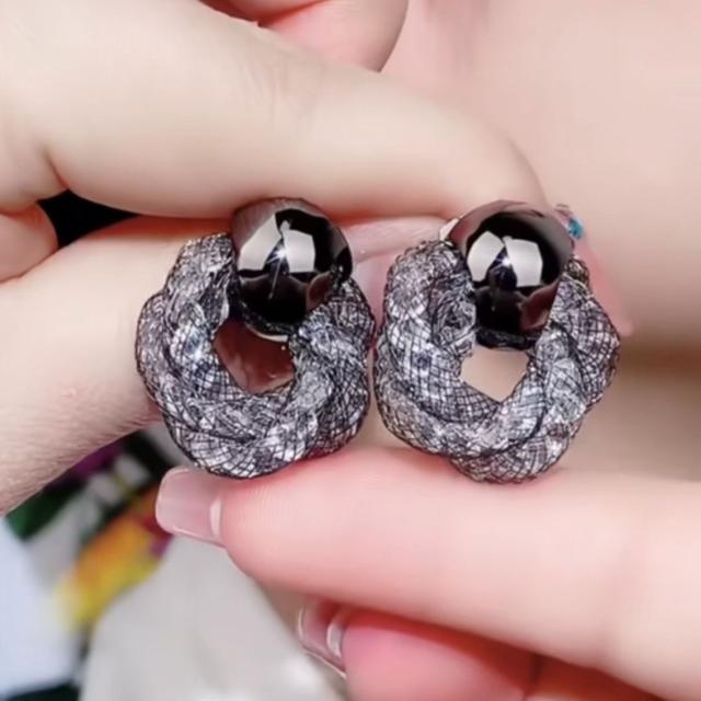 Vintage black color copper alloy cubic zircon studs earrings