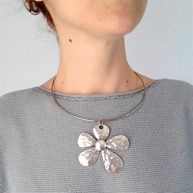 Boho silver metal flower heart choker necklace