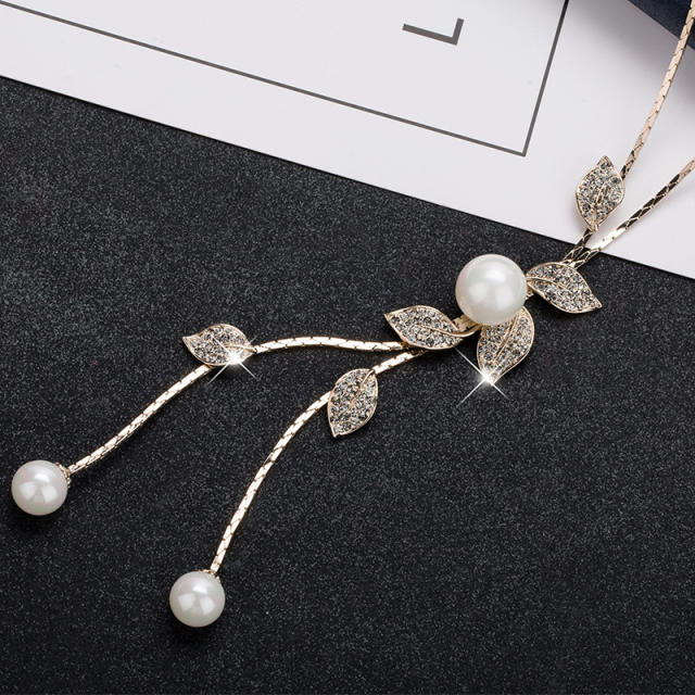 Korean fashion elegant rhinestone leaf pearl long necklace sweater chain