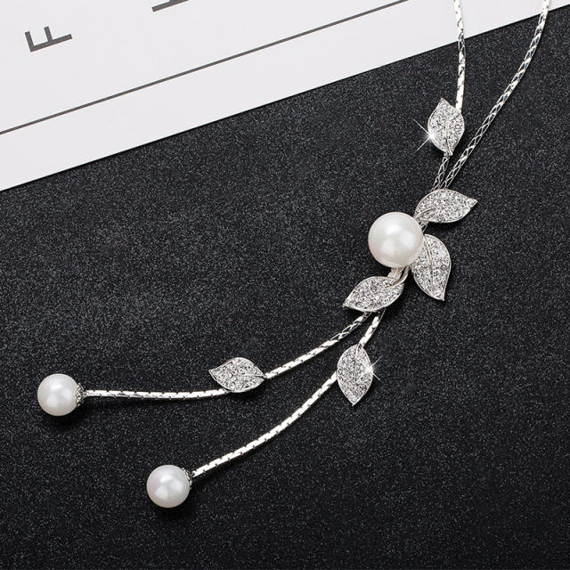 Korean fashion elegant rhinestone leaf pearl long necklace sweater chain