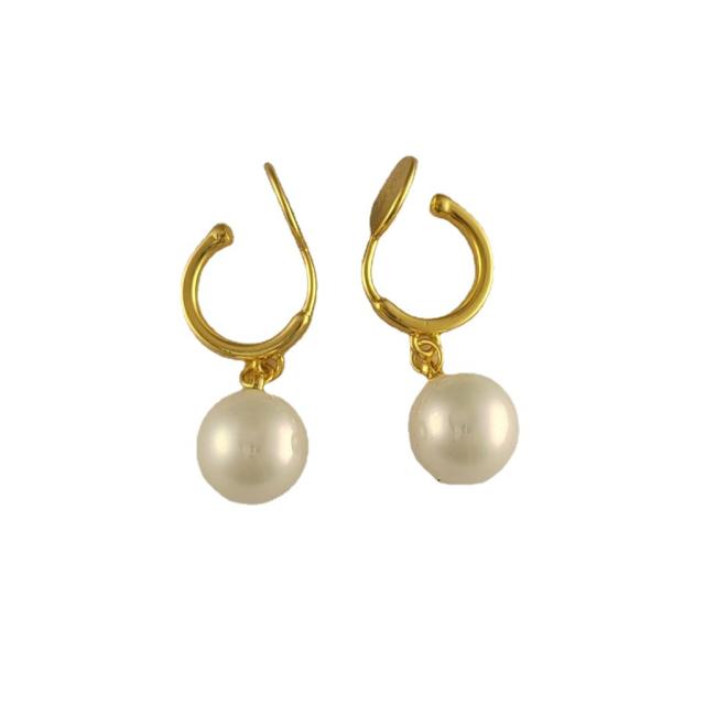 Elegant pearl copper clip on earrings