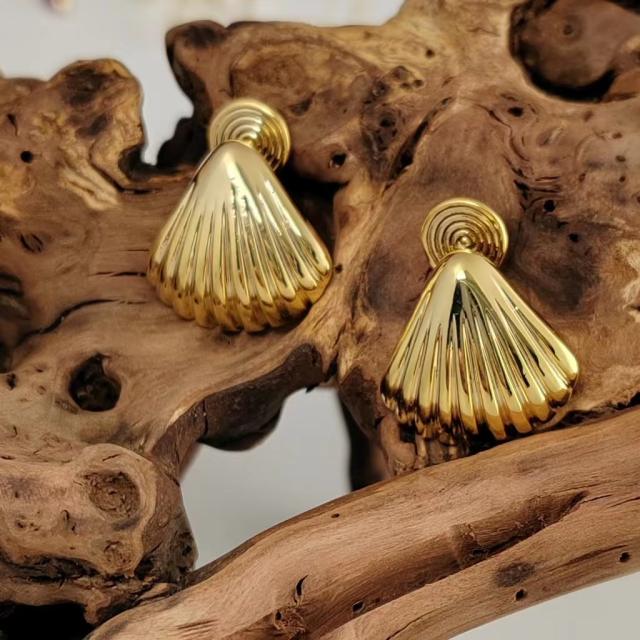 Vintage luxury gold plated copper shell clip on earrings