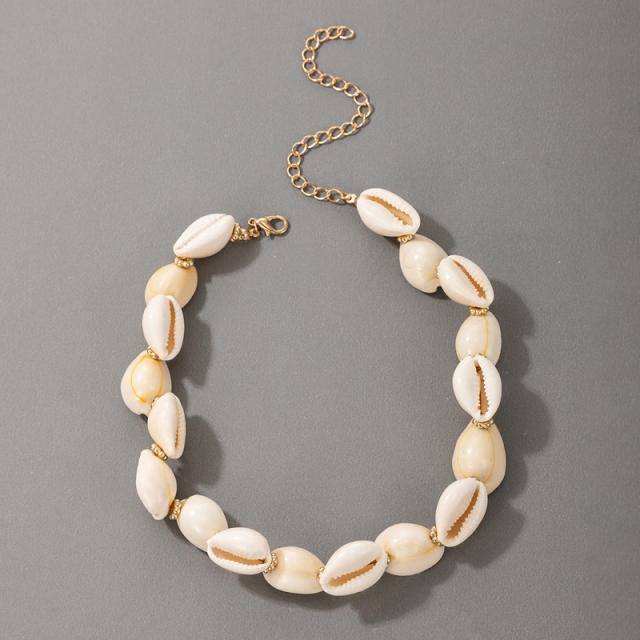 Beach trend irregular shape shell choker necklace