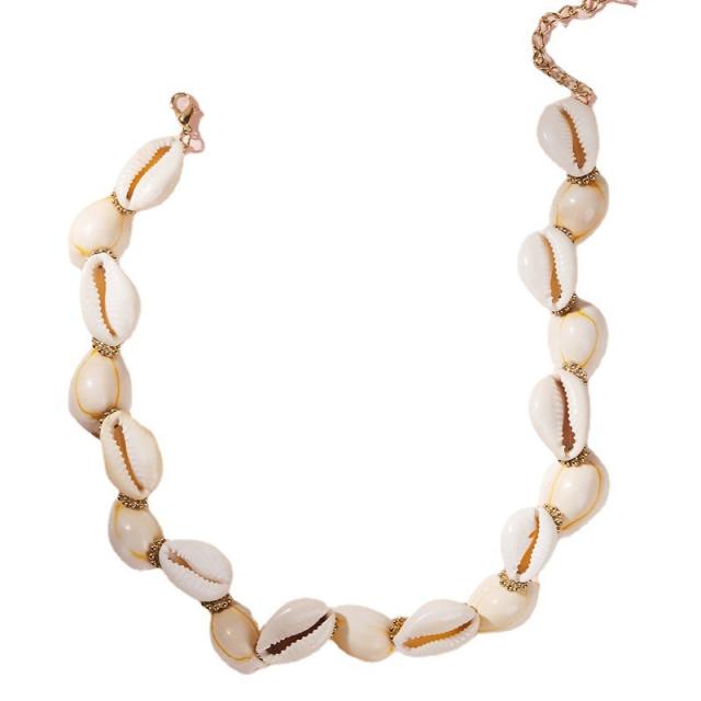 Beach trend irregular shape shell choker necklace