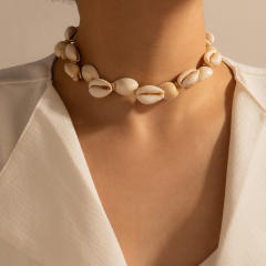 Beach trend irregular shape shell choker necklace