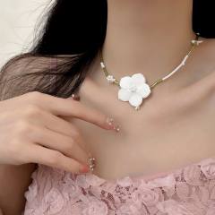 Y2K white flower choker necklace