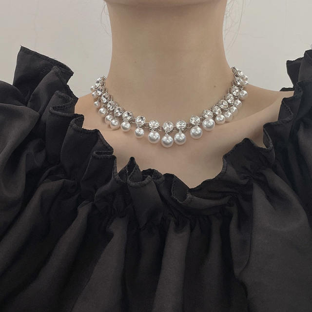 Elegant pearl glass crystal diamond choker necklace