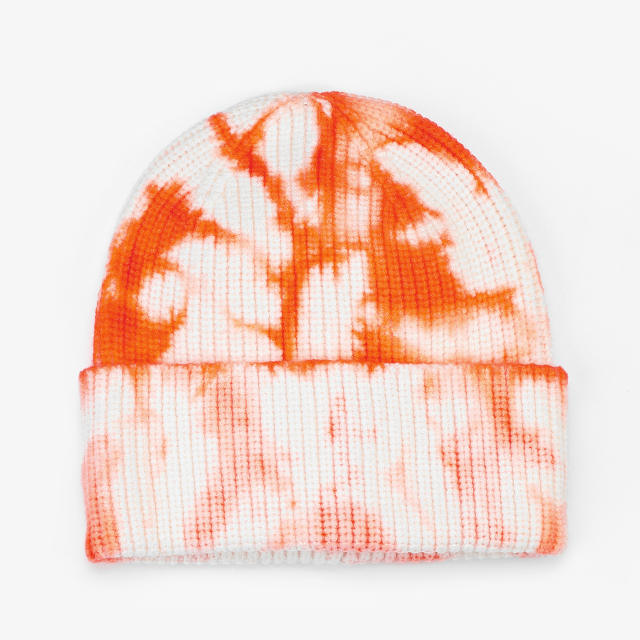 Outside tie dry pattern knitted beanie cap