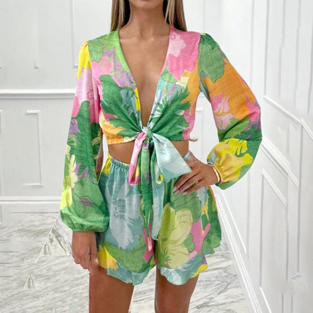 Summer holiday trend color pattern tie front long sleeve tops shorts set
