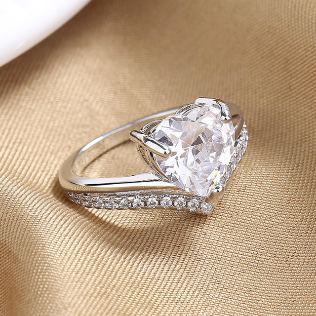 Delicate heart cut cubic zircon copper diamond rings
