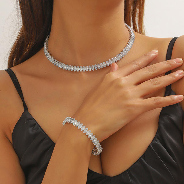 Delicate wedding diamond choker bangle set