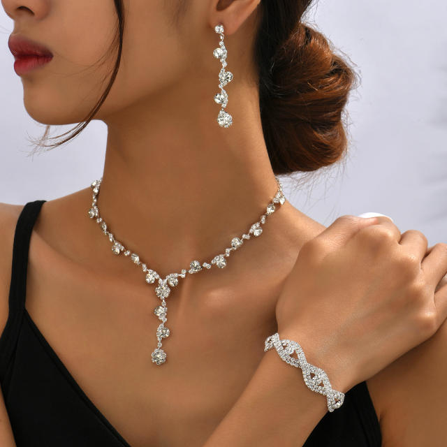 Popular diamond necklace set