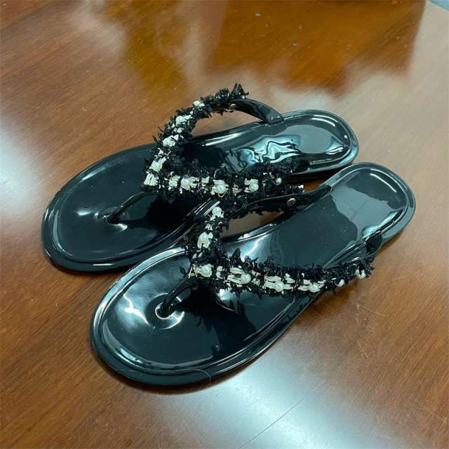 Summer pearl bead flip flops