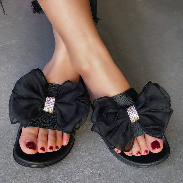 Fashionable mesh bow slippers