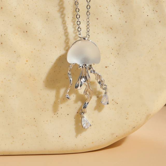 Ocean trend resin jellyfish heart pendant copper necklace