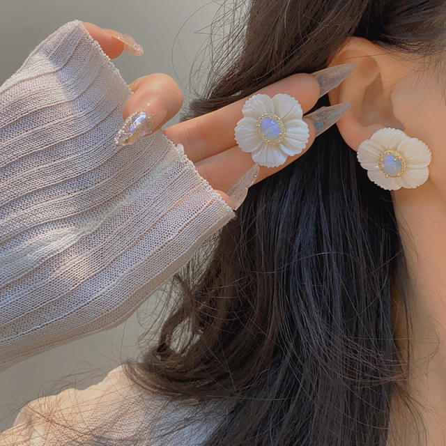Elegant shell petal flower studs earrings
