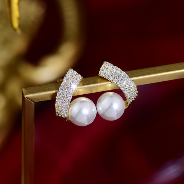 Elegant diamond pearl studs earrings