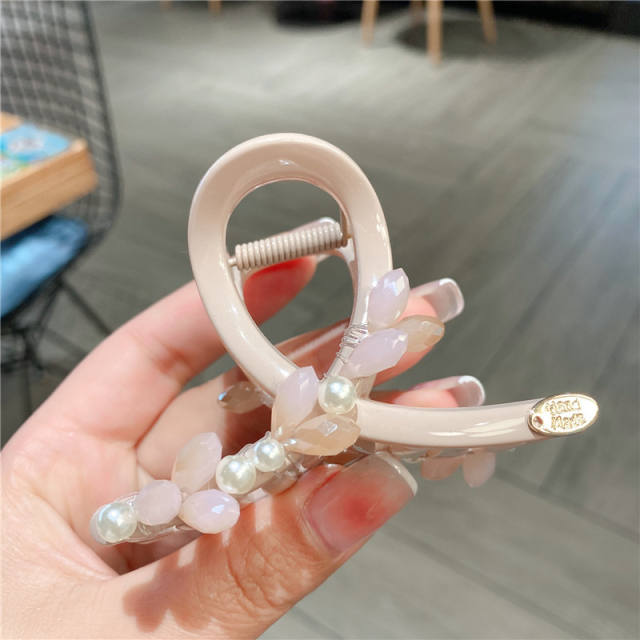 Handmde pearl bead flower acrylic hair claw clips