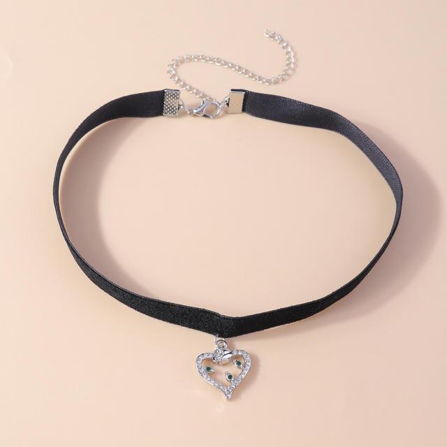 Delicate hollow heart velvet black choker necklace