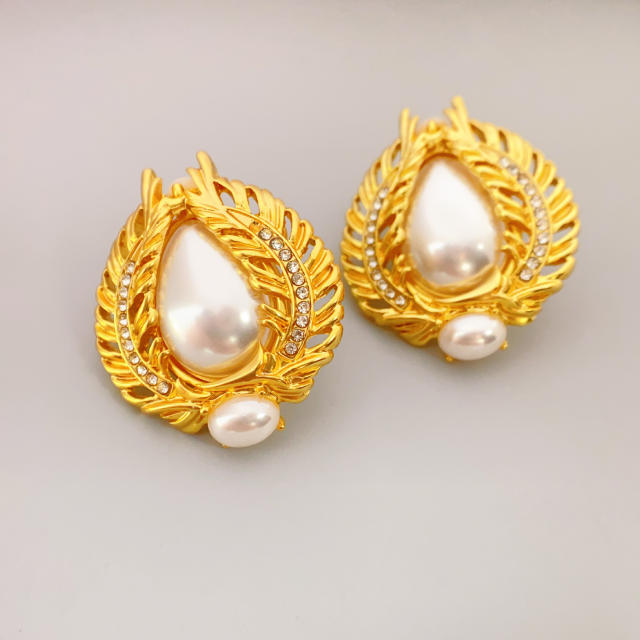 Vintage pearl 18K gold plated copper studs earrings