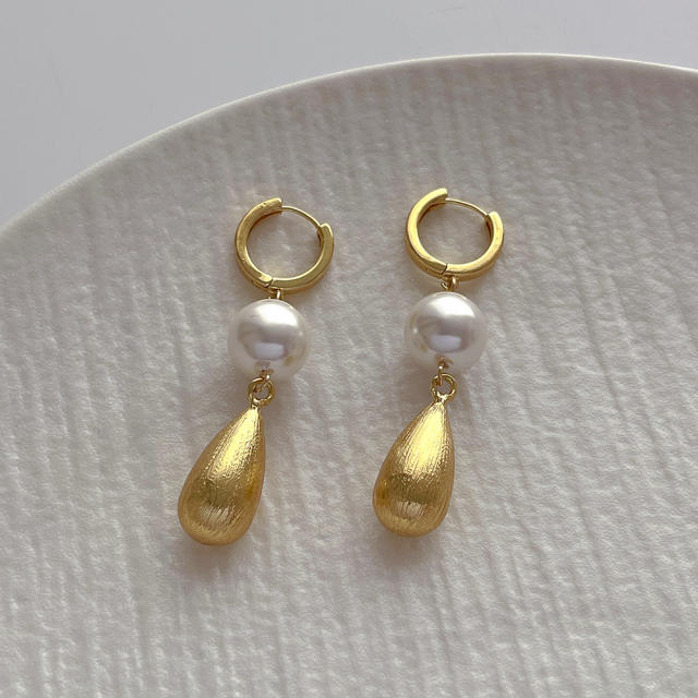 Creative gold plated copper pearl drop earrings