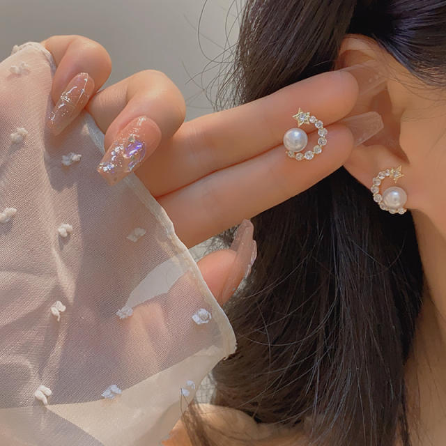 Chic pearl moon shape sweet studs earrings