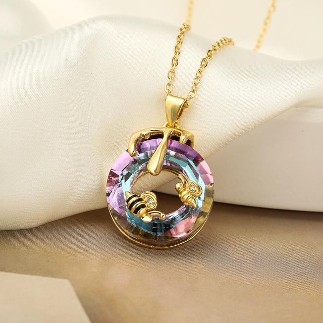 Creative natural bee circle pendant necklace for women