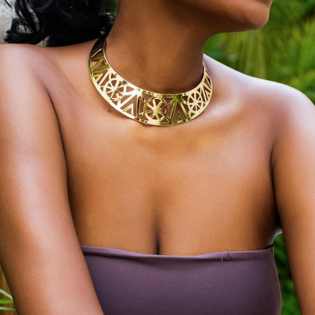 Africa trend hollow out chunky choker necklace