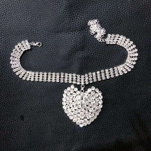 Chunky diamond heart charm choker necklace